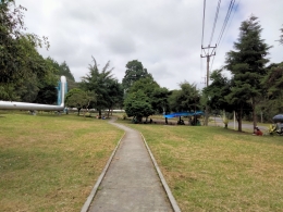 Gambar 3: Hamparan taman sepanjang lintasan jalan Kamojang (Dok. Pribadi)