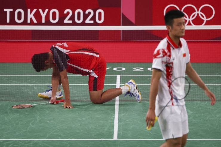 Anthony Ginting dikalahkan Chen Long di semifinal bulu tangkis Olimpiade Tokyo 2020. (Foto: REUTERS/Hamad I Mohammed)