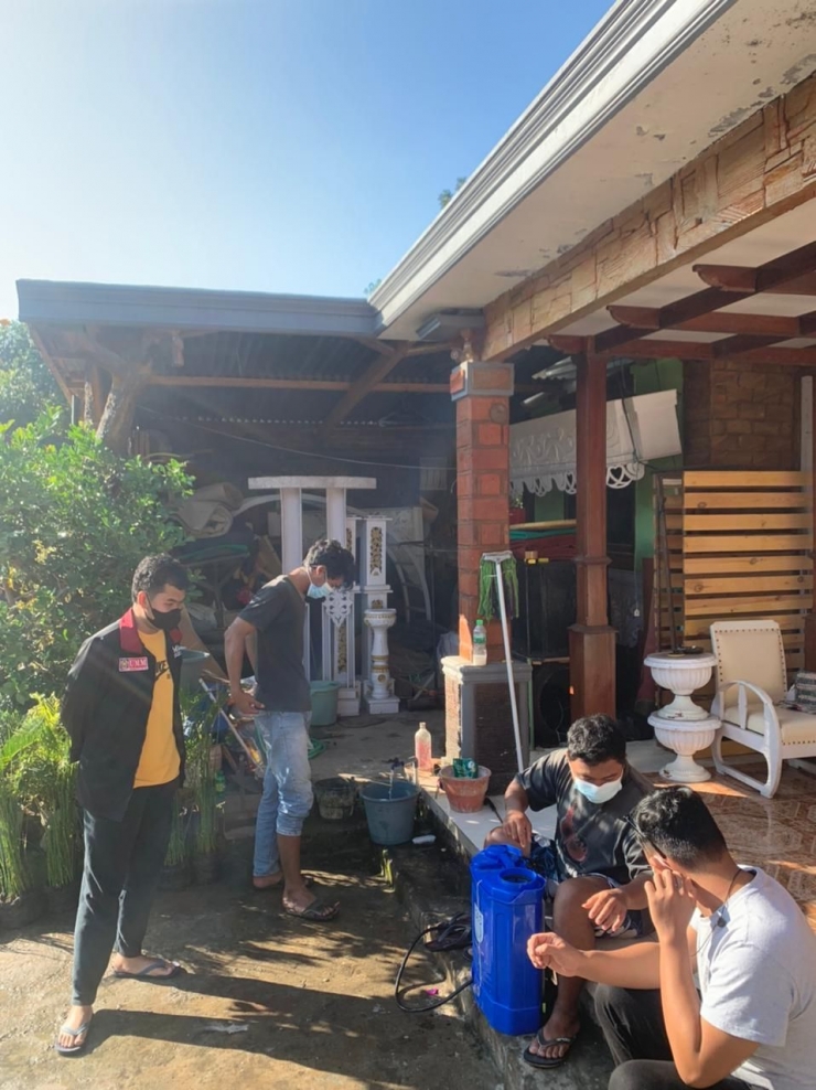 Pengabdian Masyarakat Oleh Mahasiswa UMM Kelompok 27 Kolaborasi dengan Karang Taruna Dusun kalimalang Untuk Melakukan Penyemprotan Di RT 16 RW 04/Dokpri