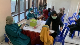Proses vaksinasi di Kelurahan Pudakpayung (Dokumen pribadi)