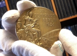 Medali Emas yang diperoleh Jesse Owen di Olimpiade Berlin tahun 1936. Photo Olympics.nbcsports.com
