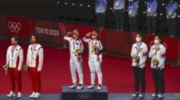 Greysia/Apriyani meraih medali emas (Sumber: cnnindonesia.com)