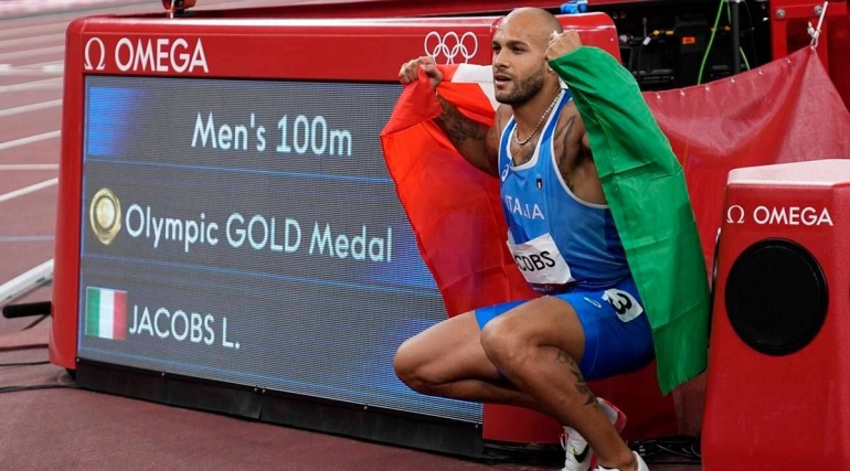 Lamont Marcel Jacobs meraih medali emas nomor 100m putera (Gambar: indianexpress.com)
