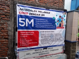 Pemasangan Banner di RT. 02, Kelurahan Jatingaleh (dokpri)