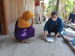 (pelatihan bertanam menggunakan metode hdiroponik oleh mahasiswa KKN Tim II UNDIP 2021 kepada warga Desa Putatsari Kecamatan Grobogan)