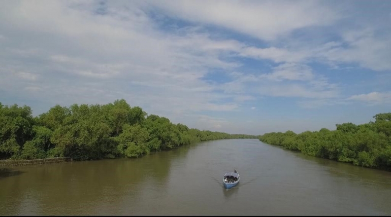 Kamis (22/7/2021) Foto pemandangan di sekitar muara sungai Bluru (dokpri)