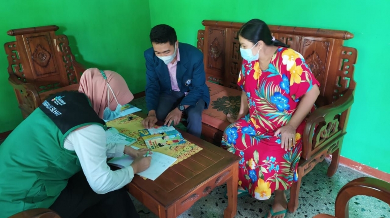 Mahasiswa UNDIP Ajarkan Pembukuan Keuangan Sederhana bagi Pemilik UMKM Desa Karanganyar