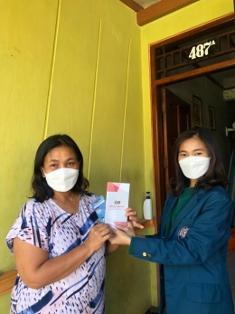 Pemasangan poster alur pendaftaran Vaksinasi Covid-19 di Kota Semarang (dokpri) 