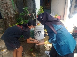 Sosialisasi Cuci Tangan Dengan Benar Oleh Mahasiswa KKN TIM II UNDIP 2021/dokpri