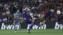Gol Asensio ke gawang Barcelona saat Piala Super Spanyol 2017. Sumber: REUTERS/Juan Medina 