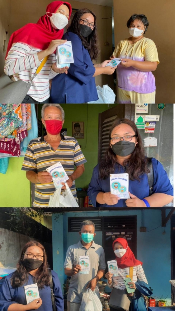 Mahasiswa KKN Undip menyerahkan masker kit kepada tiap ketua RT yang ada di RW 06 Candisari (dokpri)