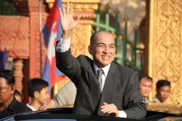 Raja Sihamoni dari Kamboja (theculturetrip.com)