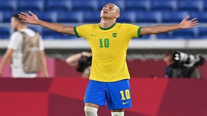 Penyerang timnas Brasil, Richarlison. Mampukah membawa Brasil menyabet medali emas sepak bola Olimpiade Tokyo? (sumber : banjarmasin.tribunnews.com)