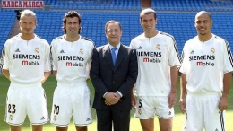 Presiden Real Madrid, Florentino Pérez (tengah), bersama Beckham (kiri) dan para pemain Los Galacticos (Sumber: liputan6.com)