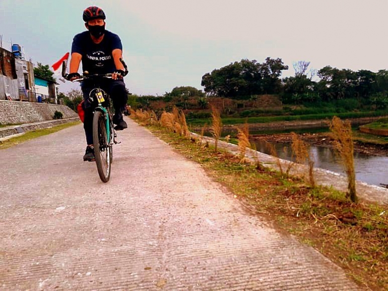 Bersepeda Susur Bantaran Sungai. Foto: Cuham