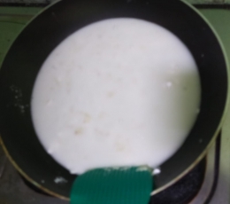 Gambar 3, tepung aci dilarutkan dengan air [Foto: Siti Nazarotin]