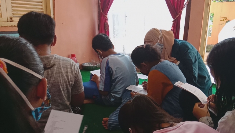 Pengerjaan soal post test/dokpri