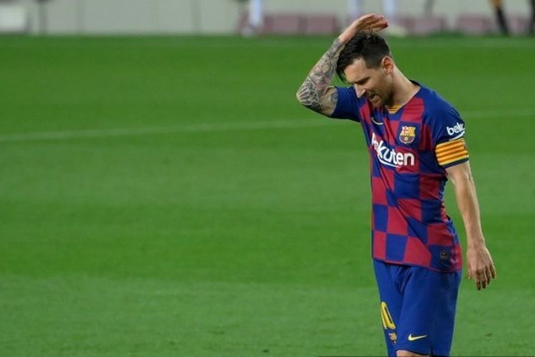 Lionel Messi tinggalkan Barcelona, klub yang sudah dibelanya selama 20 tahun.| Sumber: AFP/Lluis Gene via Kompas.com