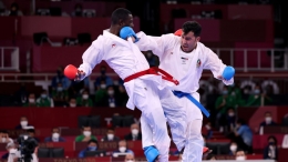 Tareg Hamedi (Merah) Ketika Berhadapan dengan Sajad Ganjzadeh (Biru) di Partai Final Kumite +75kg - Sumber : olympics.com