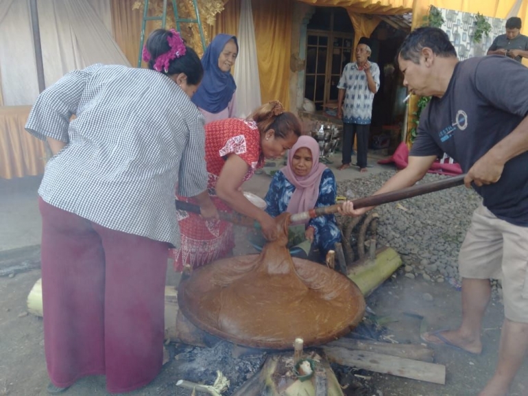 Dokpri; Para tetangga yang membantu acara resepsi (Jawa; Ngobeng, Majengan, Megandan)