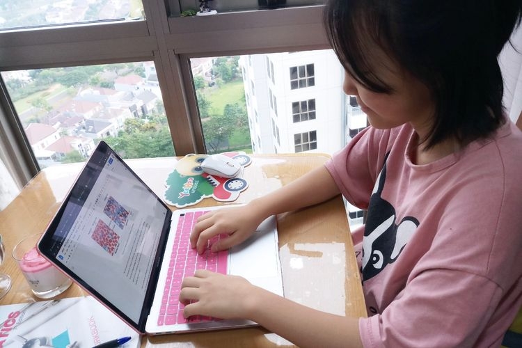 Jaeyi Kim, siswi kelas 7 Sinarmas World Academy (SWA) berbagi pendapat tentang belajar di rumah guna meredam perluasan wabah corona (Dok.Pribadi via kompas.com)