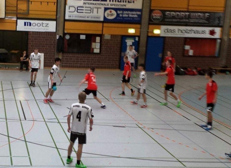 Kerja sama dalam permainan handball | Dokumentasi pribadi 