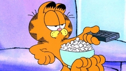 Garfield yang sinis dan pemalas | sumber: denofgeek.com