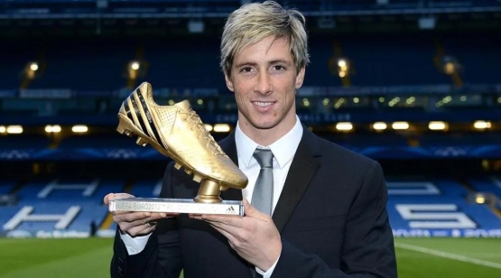 Fernando “El Niño” Torres Menerima Penghargaan Sepatu Emas Piala Eropa 2012 (Sumber: uefa.com)