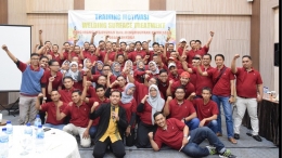 Motivator Karyawan Coach Wahyudi SMT bersama karyawan PT. YMPI Pasuruan (Dokumentasi Pribadi Penulis)