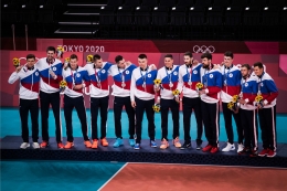 Tim putra ROC harus puas dengan medali perak usai dikalahkan Prancis di final Olimpiade 2020| Sumber: en.volleyballworld.com