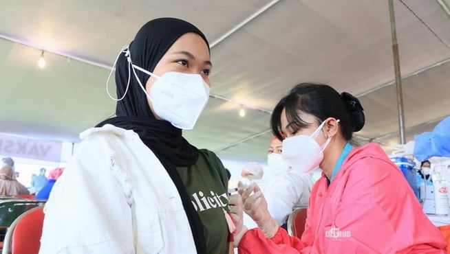 Vaksinasi massal yang digelar di Surabaya (foto: Instagram Dishub Surabaya)