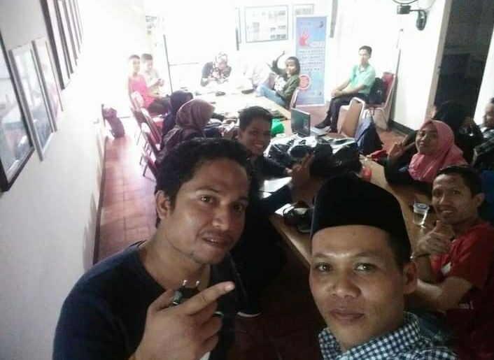Bersama teman-teman Akapela NTB (Foto Ahyarros)