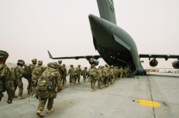 Tentara Amerika meninggalkan pangkalan Kandahar. Photo: see.news