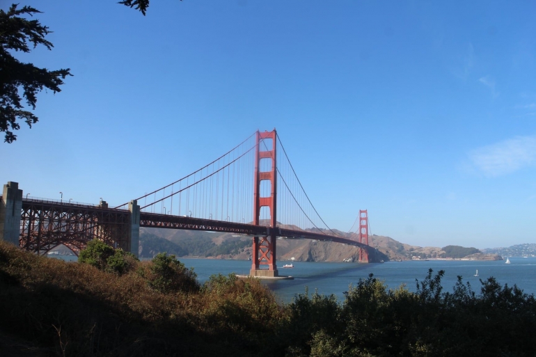Jembatan Golden Gate diambil dari taman di pinggir pantai (dok pribadi)