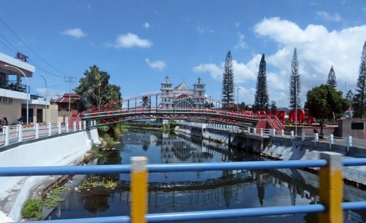Bagian sungai Tondano di pusat Kota Tondano. Foto: suluttimes.com