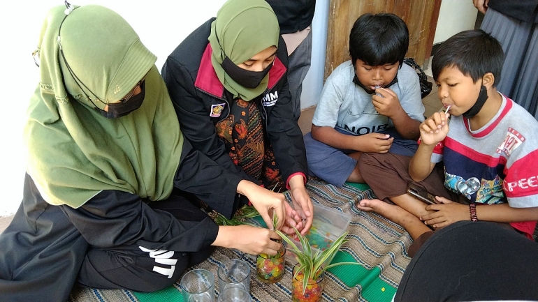 Dokumen Pribadi: Foto kegiatan edukasi pembuatan tanaman Hydrogel