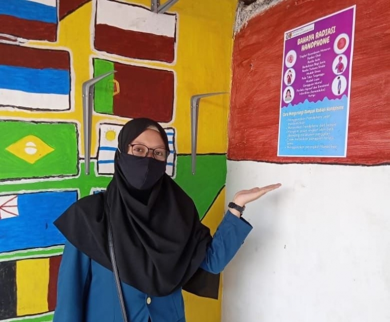 Mahasiswi KKN UNDIP Melaksanakan Penyuluhan Pengaruh Radiasi Handphone ...