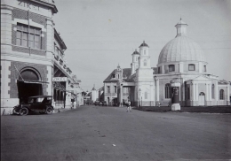 Toko Zikel di depan Gereja Blenduk, 1930