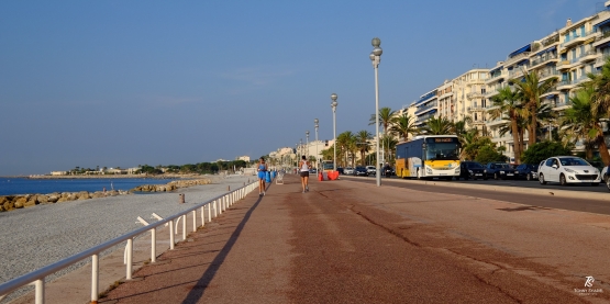 Promenade des Anglais yang sangat lebar. Sumber: dokumentasi pribadi