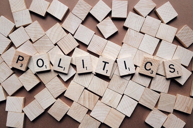 Ilustrasi Power & Politics in Organizational | Source: Gambar oleh Wokandapix dari Pixabay