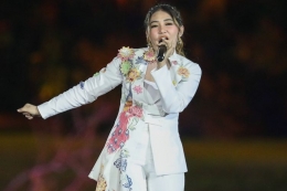 Penyanyi dangdut Via Vallen saat tampil di pembukaan Asian Games ke-18 pada tahun 2018. Foto: INASGOC/Wahyudin via Kompas.com