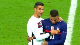 Christiano Ronaldo dan Kylian Mbappe saat memperkuat Portugal bertemu Prancis dalam pertandingan internasional. Gambar: twitter/@mbappegols via tempo