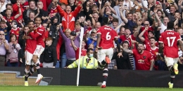 Pemain Manchester United merayakan gol ke gawang Leeds United. (via AP Photo)