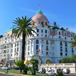 Hotel Negresco, salah satu hotel bersejarah di Nice. Sumber: dokumentasi pribadi