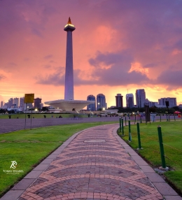 Monas, monumen kebanggaan bangsa Indonesia. Sumber: dokumentasi pribadi