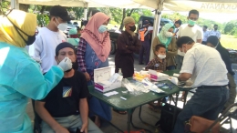 Penyekatan Swab On The Road di Pintu Masuk Perumahan Bumi Permata Sudiang, Jumat (13/08/2021). (Dok.pribadi).