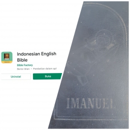 Dokpri_kolase foto kiri aplikasi bible dua bahasa, kanan bible dwi bahasa versi cetak