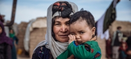 Afghanistan menjadi neraka bagi wanita dan anak-anak akibat Taliban. Ibu & anak ini menjadi pengungsi di Herat Barat karenanya. | Sumber: news.un.org