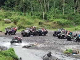 Lava Tour Merapi Menggunakan Jeep sumber : jogjakita.co.id