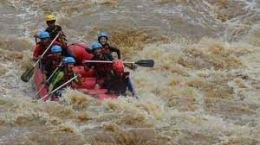 Rafting di sungai Progo bawah sumber: jogjakita.co.id